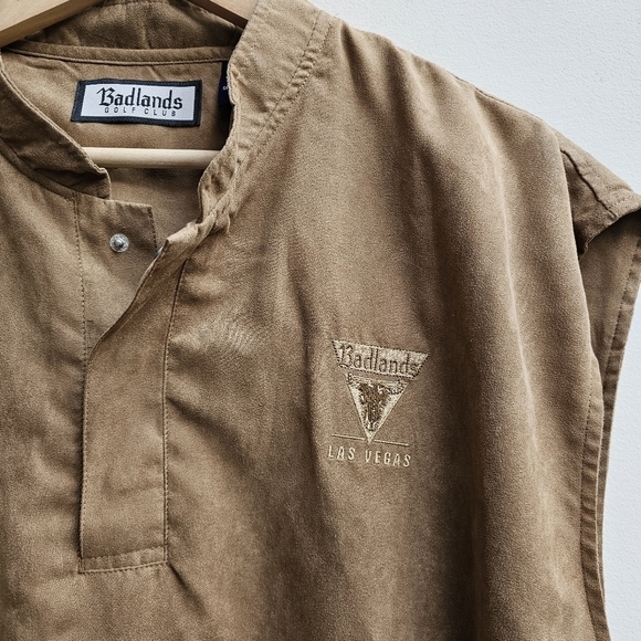 Badlands Las Vegas Golf Club Vest, Brown Faux Suede with Metal Snaps, Size Large - Picture 4 of 11